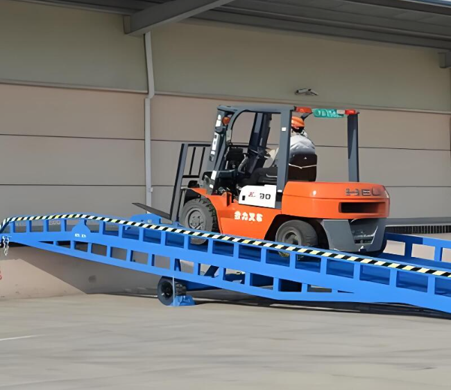 林周移动式卸货平台（叉车用）